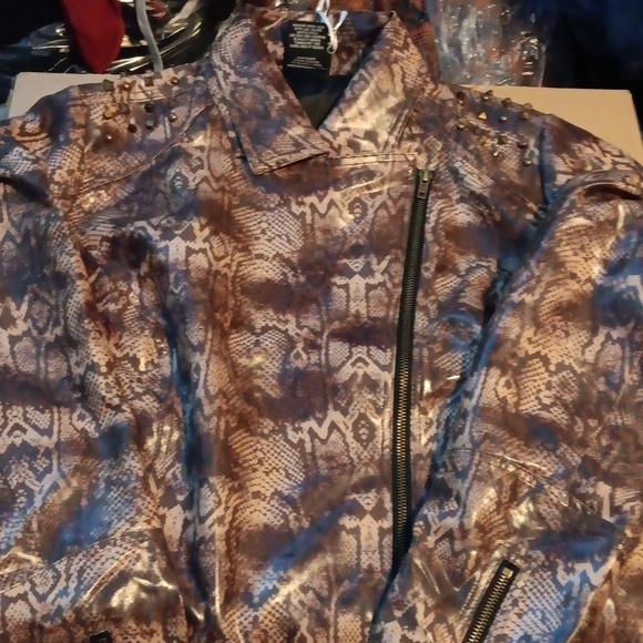 HER Universe Wonder Woman 1984 Cheetah Girls Crop Moto Jacket Plus Size 2x - Picture 4 of 12